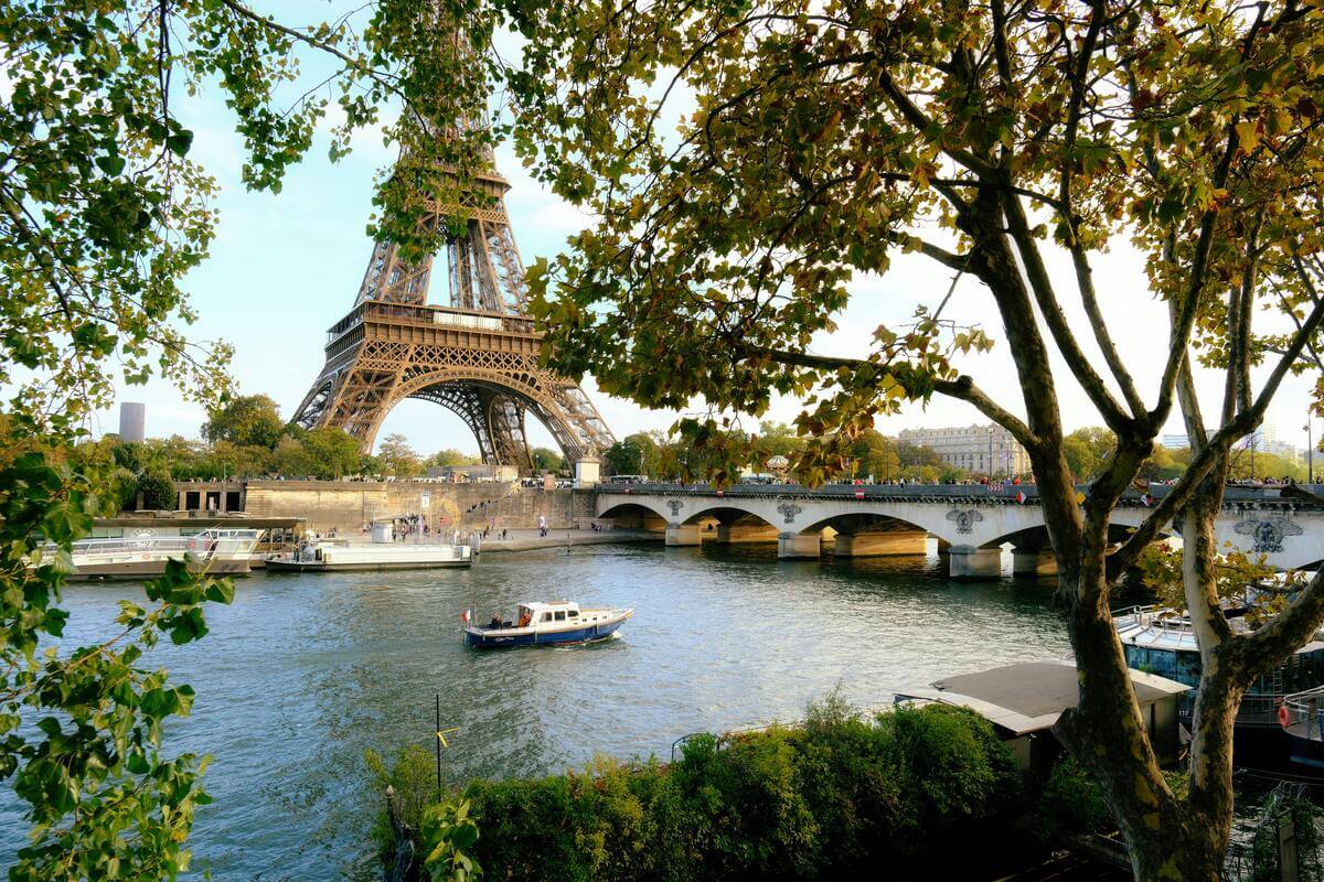Eiffel Tower and seine river in the 7th arrondissement of paris